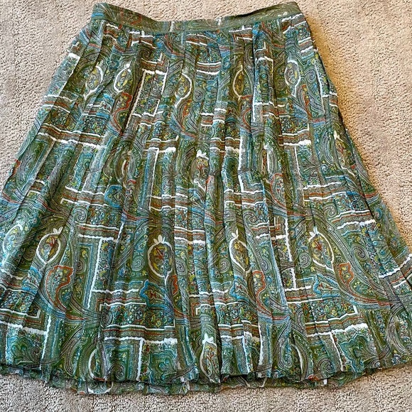 💚🔹Prada Pleated Silk Paisley/Floral Skirt🤍♦️ - Picture 1 of 7